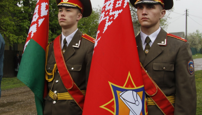 Парад Победы ветеран из Тереховки принял у своего дома