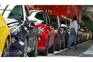 Продажи автомобилей в Европе с начала года упали на 32%