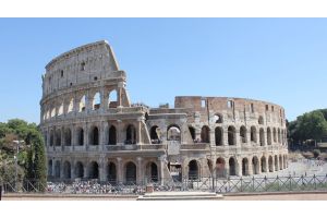 В Риме турист расписался на стене Колизея