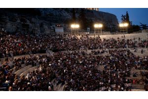 В Греции заработали театры под открытым небом