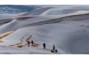 В пустыне на территории Алжира и Марокко выпал снег