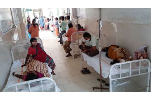 Около 500 человек госпитализировали в Индии из-за неизвестной болезни