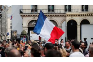Более 150 городов Франции намерены участвовать в протестах против ужесточения санитарных мер