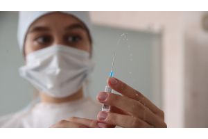 ВОЗ изучает возможность электронной регистрации вакцинируемых от коронавируса