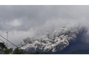 В Индонезии началось извержение самого активного вулкана Мерапи