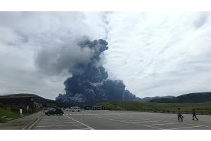 На японском острове Кюсю произошло извержение вулкана Асо