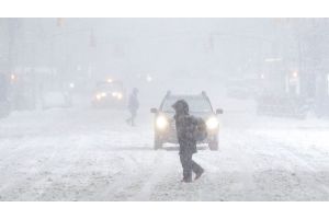 В Центральной Канаде из-за снегопада без света остались более 10 тыс. потребителей