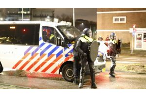 Полицейские применяли оружие на демонстрации в Роттердаме