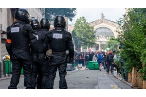 Во Франции взяты под стражу 380 участников беспорядков
