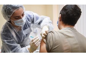 Вакцинация от COVID-19 стартовала в более чем половине стран мира