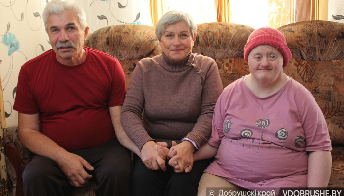 Посетительницы Добрушского ТЦСОН накрыли обеденный стол для  людей с инвалидностью