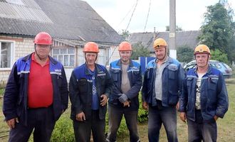 Работники Добрушского РЭС помогли возобновить подачу электроэнергии в домовладения Буда-Кошелевского района
