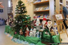 Библиотекари Добрушского района создали 13 пар Дедов Морозов  и Снегурочек. Теперь выбирают лучших