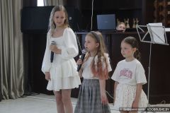 «Лесовичок» приглашает в сказку: для детей работников Добрушской бумажной фабрики организовали праздник талантов