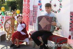 Праздничное шествие, чествование хлеборобов, выставка снопов и караваев: как Добрушский район отметил «Дажынкі”