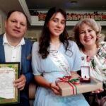 Путёвка во взрослую жизнь: трогательный праздник прощания со школой проходит в Добруше