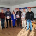 Посеяли на отлично. Руководитель Добрушского районного комитета профсоюза АПК вручила награды передовикам, отличившимся во время весенне-полевых работ