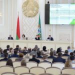 На совещании в Гомельском облисполкоме председатель Совета Республики Наталья Кочанова подчеркнула, что работа с обращениями граждан и юрлиц в регионе выстроена на системном, достаточно высоком уровне