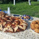 Каравай из муки нового урожая — самый вкусный: для лидеров жатвы в «Калининском» накрыли богатый стол