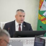 Председатель облисполкома Иван Крупко проводит совещание по вопросам строительства жилья на Гомельщине