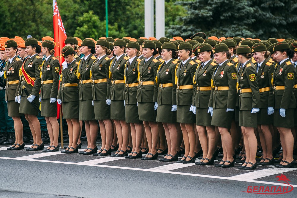 В мире растет число государств, вводящих призыв женщин  на срочную службу.  Грозит ли это белорускам?