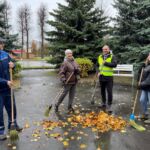 В день республиканского субботника коллектив Добрушской бумажной фабрики дружно вышел навести порядок на большой территории предприятия
