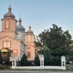 Православные верующие празднуют Покров Пресвятой Богородицы
