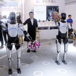 Китайский гуманоидный робот установил мировой рекорд, пройдя без остановки более 100 км