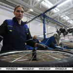 Лукашенко поздравил коллектив «МотоВелоЗавода» с 80-летием со дня образования предприятия