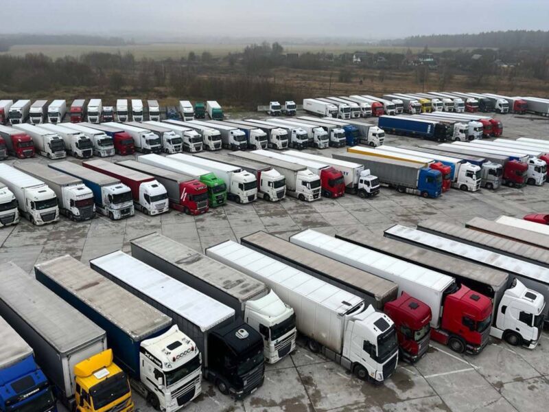 Спустя месяцы разрешилась ситуация с польскими и литовскими большегрузами на границе, но правительства этих стран  здесь совершенно не при чем