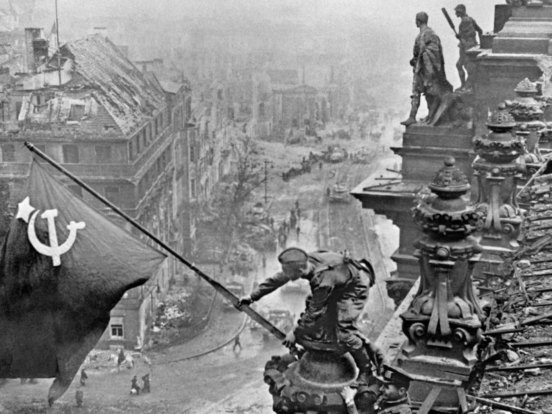 Европейцы продолжают переписывать историю,  вымарывая из нее подвиг советского народа