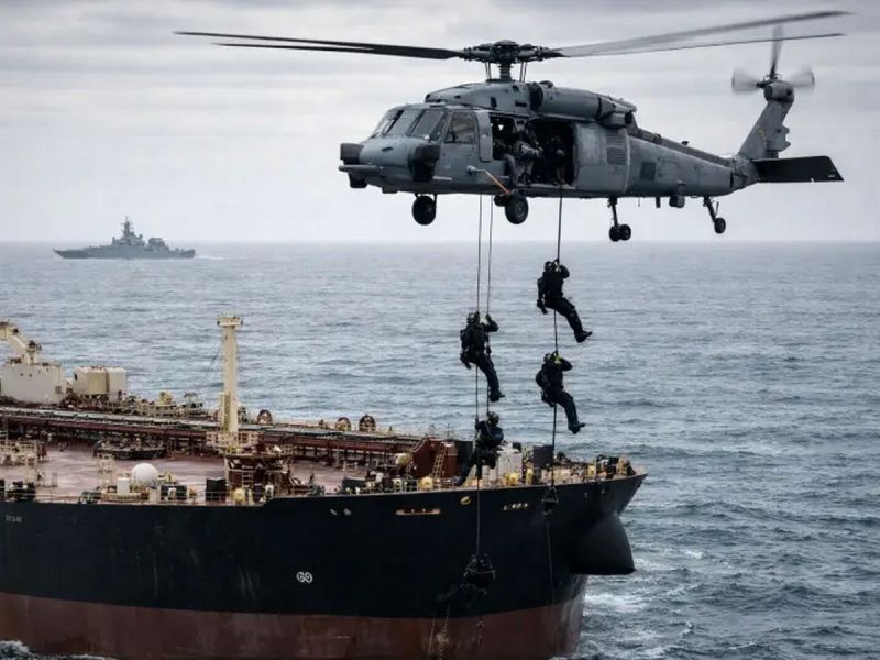 Военные корабли стран ЕС все чаще выходят на охоту  за нефтяными танкерами в Средиземном море.  Насколько это законно и чем чревато для современных пиратов