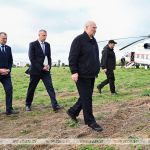 «Такого быть не должно». Александр Лукашенко начал рабочую поездку в Шкловский район с жесткой критики