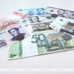 Доллар и юань подешевели, российский рубль подорожал на торгах 22 сентября