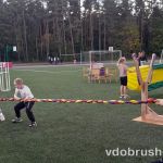 Игры, объединяющие поколения: в Добруше в преддверии 17 сентября организовали дворовые забавы