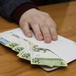 Зарплата без уплаты налогов? Закон против: о том, как налоговые органы борются с теневыми зарплатами и почему «серые» схемы оборачивается серьёзными рисками для самих работников, добрушанам рассказала заместитель начальника инспекции МНС по Новобелицкому району г.Гомеля Галина Колесникова