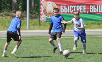 Открытый турнир по футболу в Добруше посвятили всенародно любимому празднику. Сбор команд назначили  на набережной райцентра